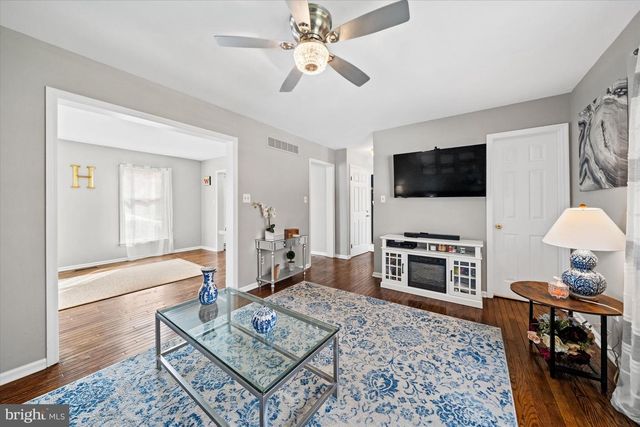 4 BRISTOL CT, Newark, DE 19702