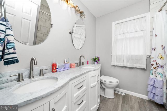 4 BRISTOL CT, Newark, DE 19702