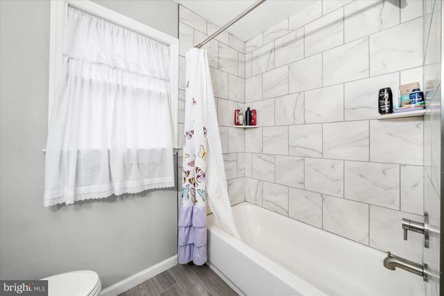 4 BRISTOL CT, Newark, DE 19702