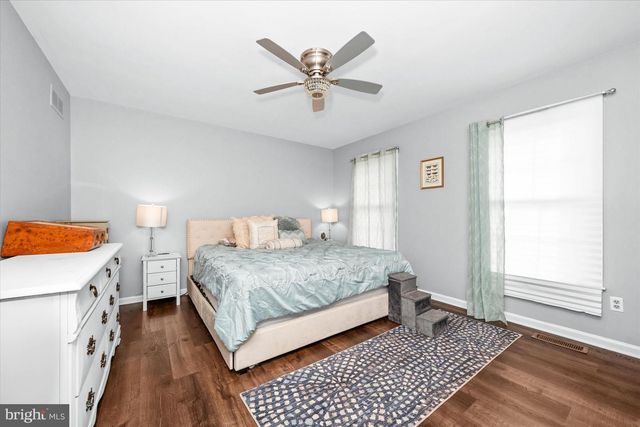 4 BRISTOL CT, Newark, DE 19702