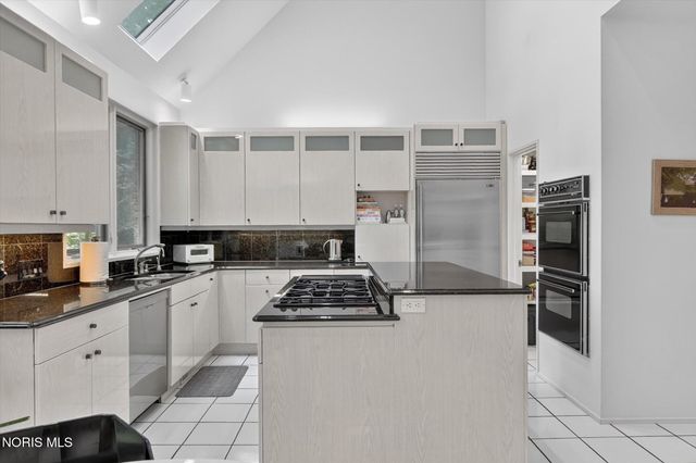 22 Exmoor, Ottawa Hills, OH 43615