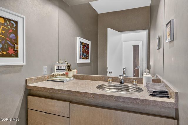 22 Exmoor, Ottawa Hills, OH 43615