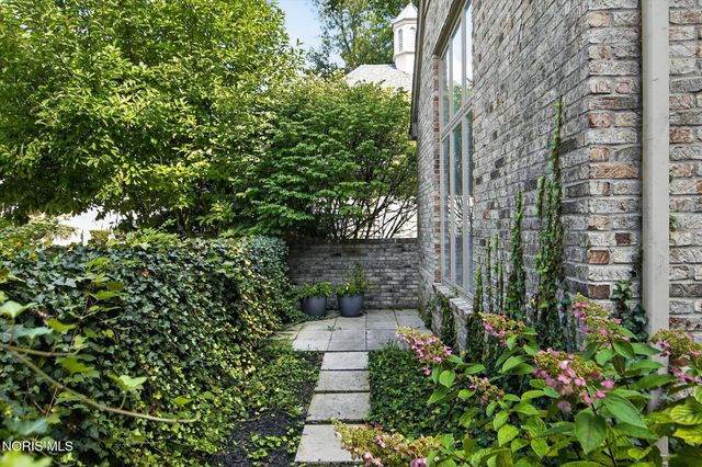22 Exmoor, Ottawa Hills, OH 43615