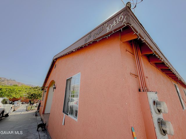 10416 Cantara Street, Sun Valley, CA 91352