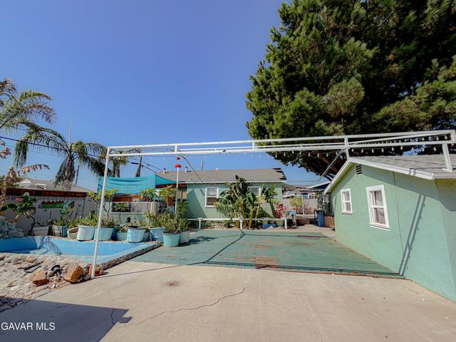 10416 Cantara Street, Sun Valley, CA 91352