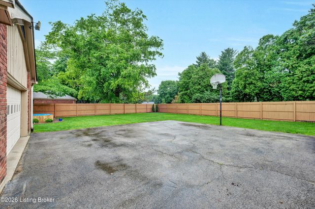 10705 Bowmore Ct, Louisville, KY 40243