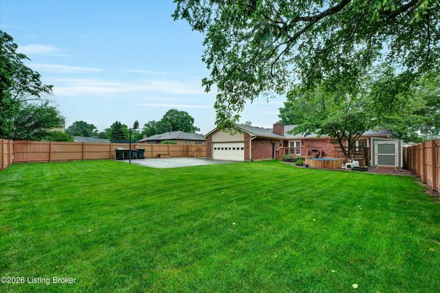 10705 Bowmore Ct, Louisville, KY 40243
