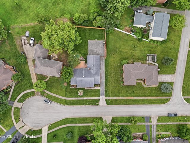 10705 Bowmore Ct, Louisville, KY 40243