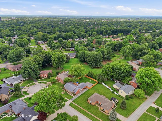 10705 Bowmore Ct, Louisville, KY 40243
