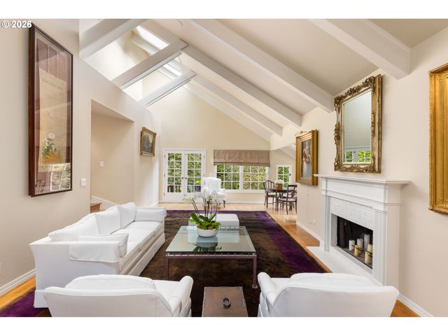 1537 S AVENTINE Ct, Portland, OR 97219