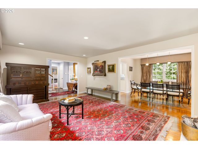 1537 S AVENTINE Ct, Portland, OR 97219