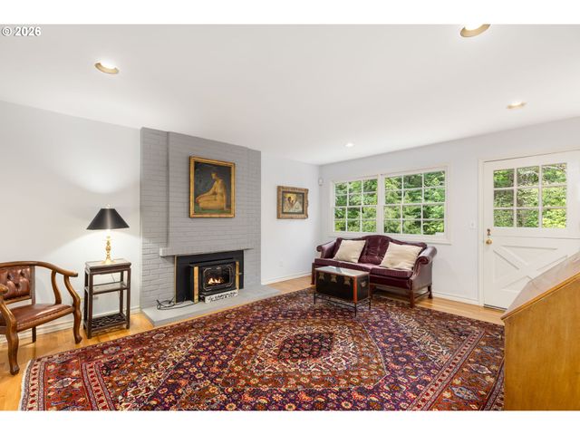 1537 S AVENTINE Ct, Portland, OR 97219