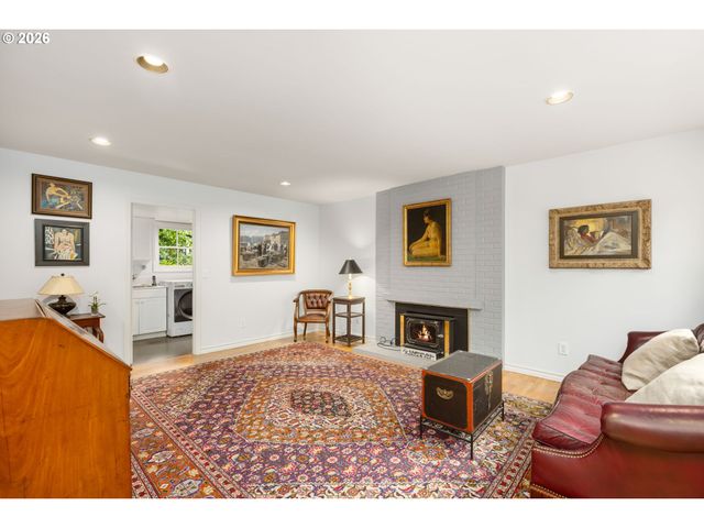 1537 S AVENTINE Ct, Portland, OR 97219