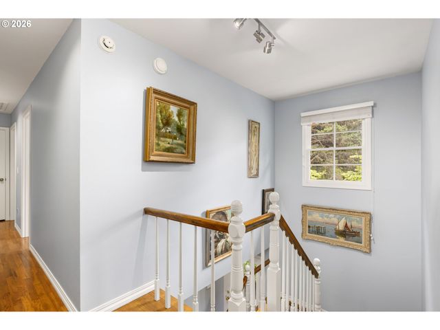 1537 S AVENTINE Ct, Portland, OR 97219