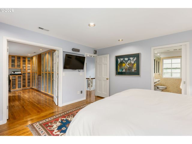 1537 S AVENTINE Ct, Portland, OR 97219