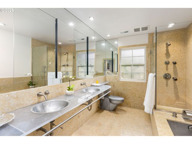1537 S AVENTINE Ct, Portland, OR 97219