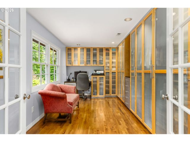1537 S AVENTINE Ct, Portland, OR 97219