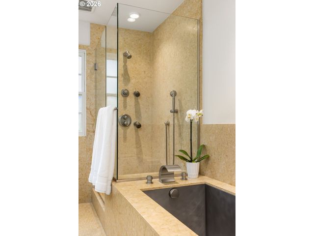 1537 S AVENTINE Ct, Portland, OR 97219