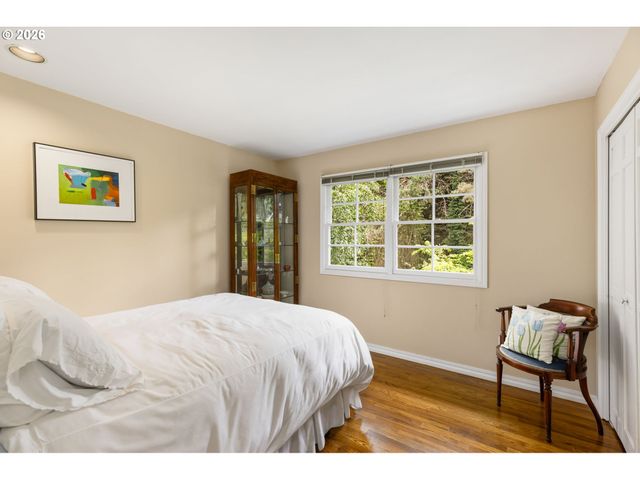 1537 S AVENTINE Ct, Portland, OR 97219