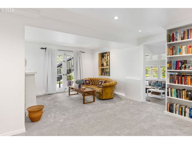 1537 S AVENTINE Ct, Portland, OR 97219