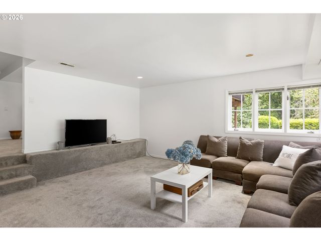 1537 S AVENTINE Ct, Portland, OR 97219