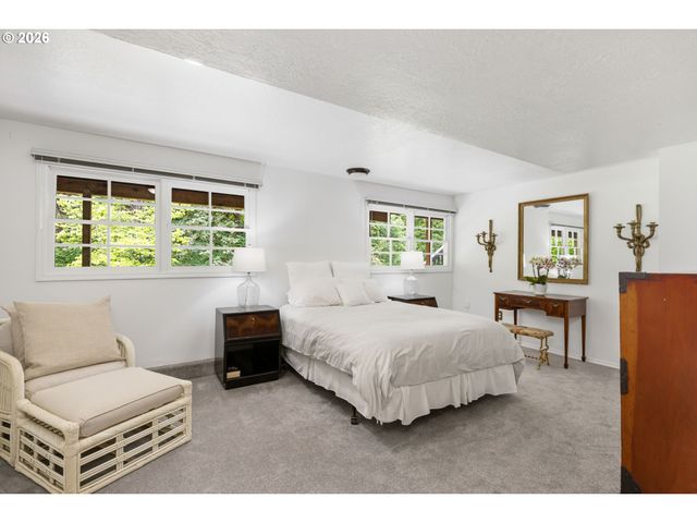 1537 S AVENTINE Ct, Portland, OR 97219