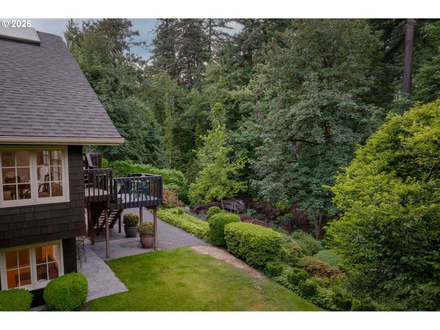 1537 S AVENTINE Ct, Portland, OR 97219