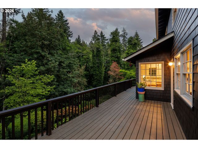 1537 S AVENTINE Ct, Portland, OR 97219