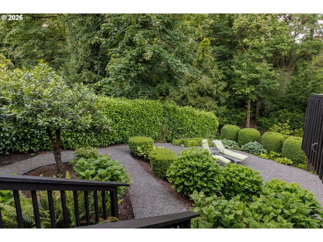 1537 S AVENTINE Ct, Portland, OR 97219