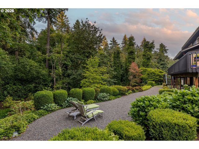 1537 S AVENTINE Ct, Portland, OR 97219