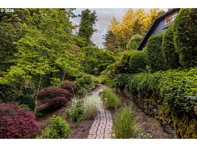 1537 S AVENTINE Ct, Portland, OR 97219