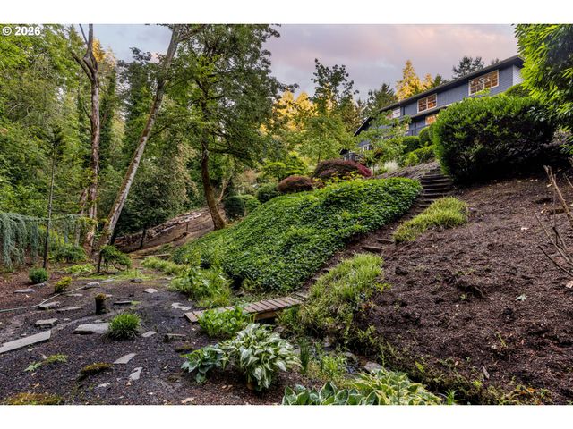 1537 S AVENTINE Ct, Portland, OR 97219
