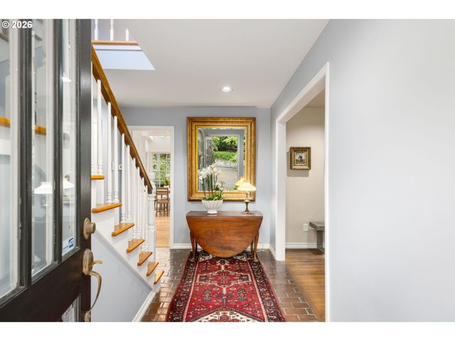 1537 S AVENTINE Ct, Portland, OR 97219
