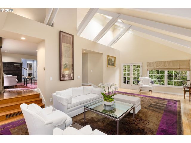 1537 S AVENTINE Ct, Portland, OR 97219