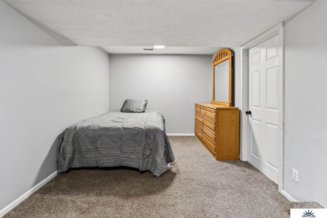 16623 Patrick Avenue, Omaha, NE 68116