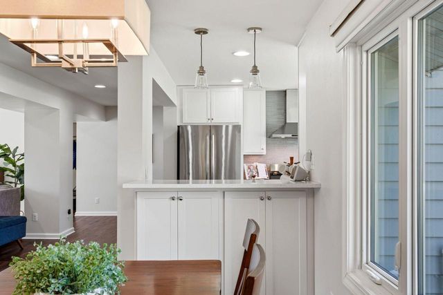 1633 W Eleanor PLACE, Mequon, WI 53092