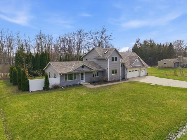 1633 W Eleanor PLACE, Mequon, WI 53092