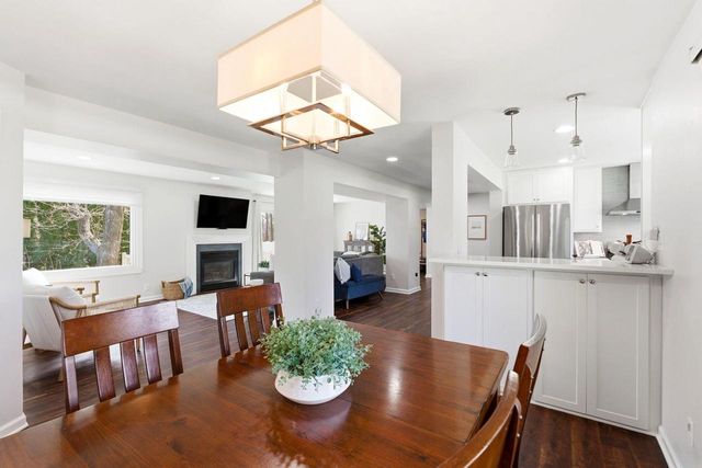 1633 W Eleanor PLACE, Mequon, WI 53092