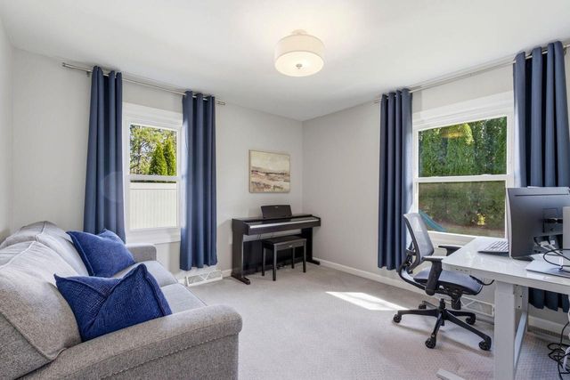 1633 W Eleanor PLACE, Mequon, WI 53092