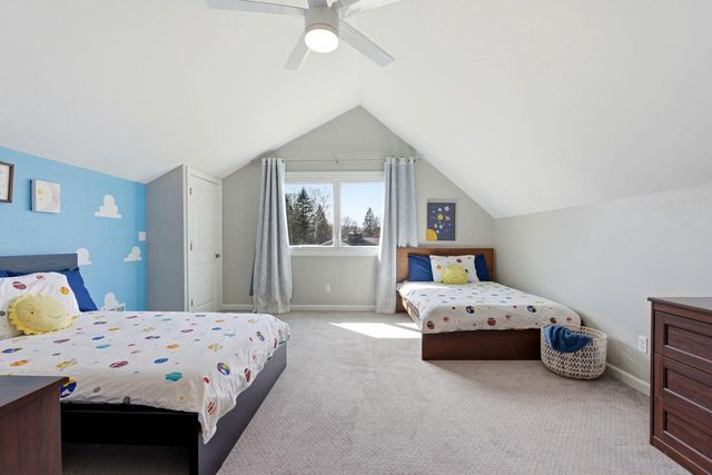 1633 W Eleanor PLACE, Mequon, WI 53092