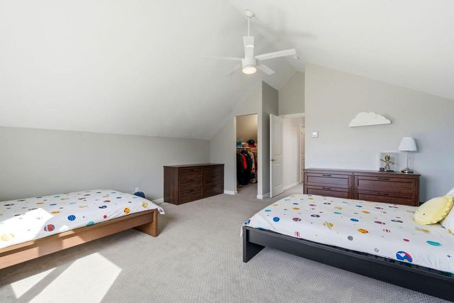 1633 W Eleanor PLACE, Mequon, WI 53092