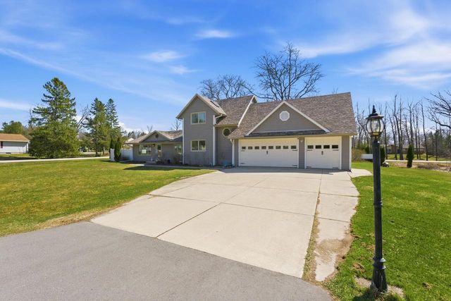 1633 W Eleanor PLACE, Mequon, WI 53092
