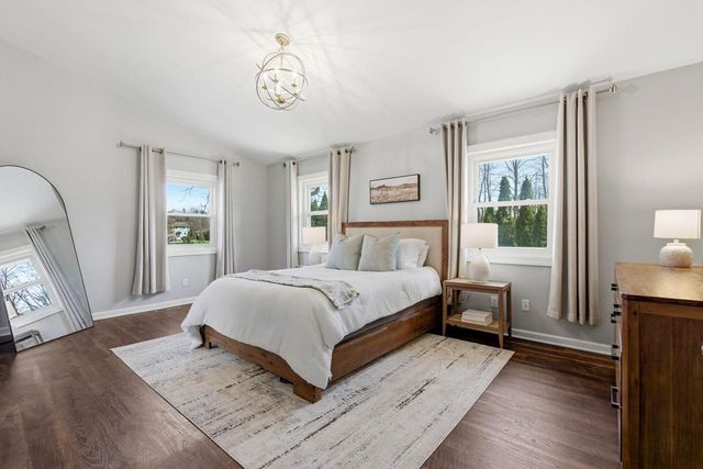 1633 W Eleanor PLACE, Mequon, WI 53092
