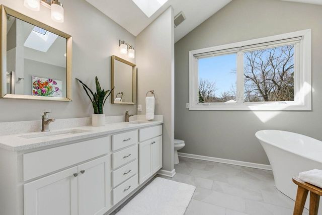 1633 W Eleanor PLACE, Mequon, WI 53092