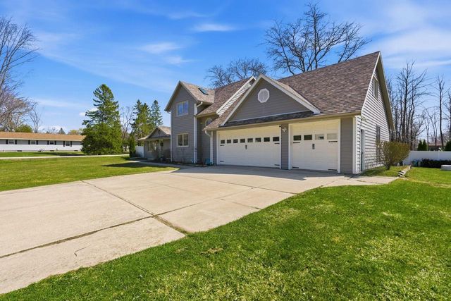 1633 W Eleanor PLACE, Mequon, WI 53092