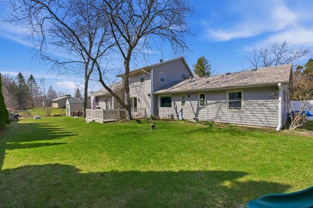 1633 W Eleanor PLACE, Mequon, WI 53092