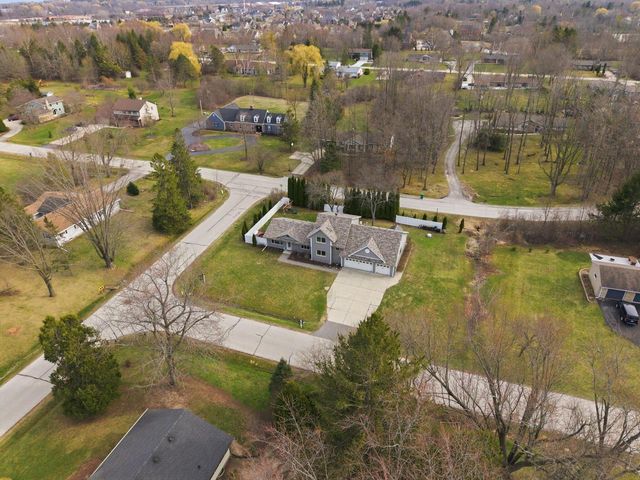 1633 W Eleanor PLACE, Mequon, WI 53092