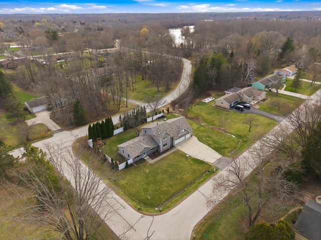 1633 W Eleanor PLACE, Mequon, WI 53092