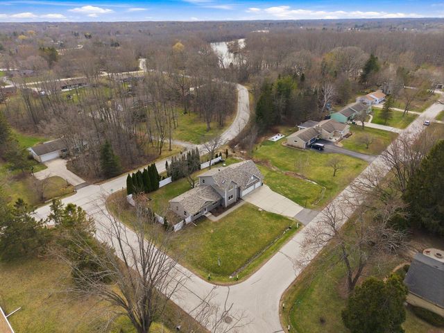 1633 W Eleanor PLACE, Mequon, WI 53092