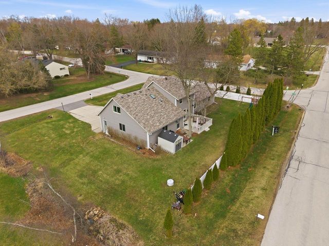 1633 W Eleanor PLACE, Mequon, WI 53092